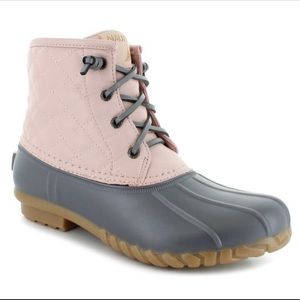 Nautica Dorsay pink & gray fashion duck boot Woman’s 9